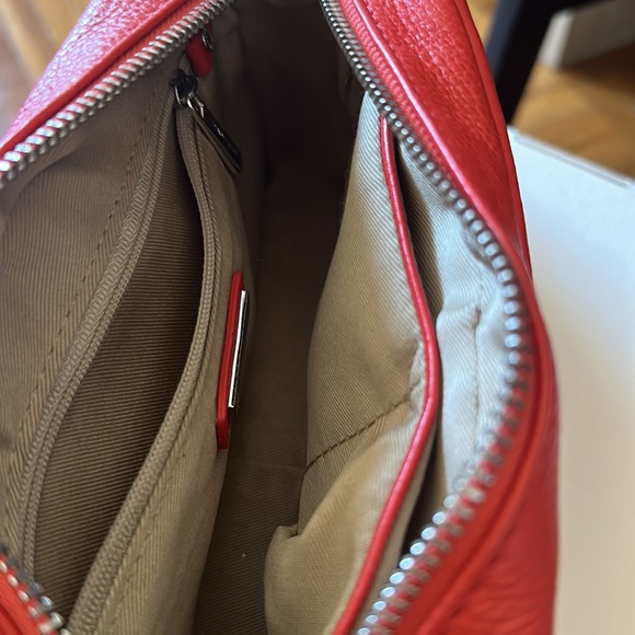 COPY - Danier leather crossbody bag - Picture 7 of 9